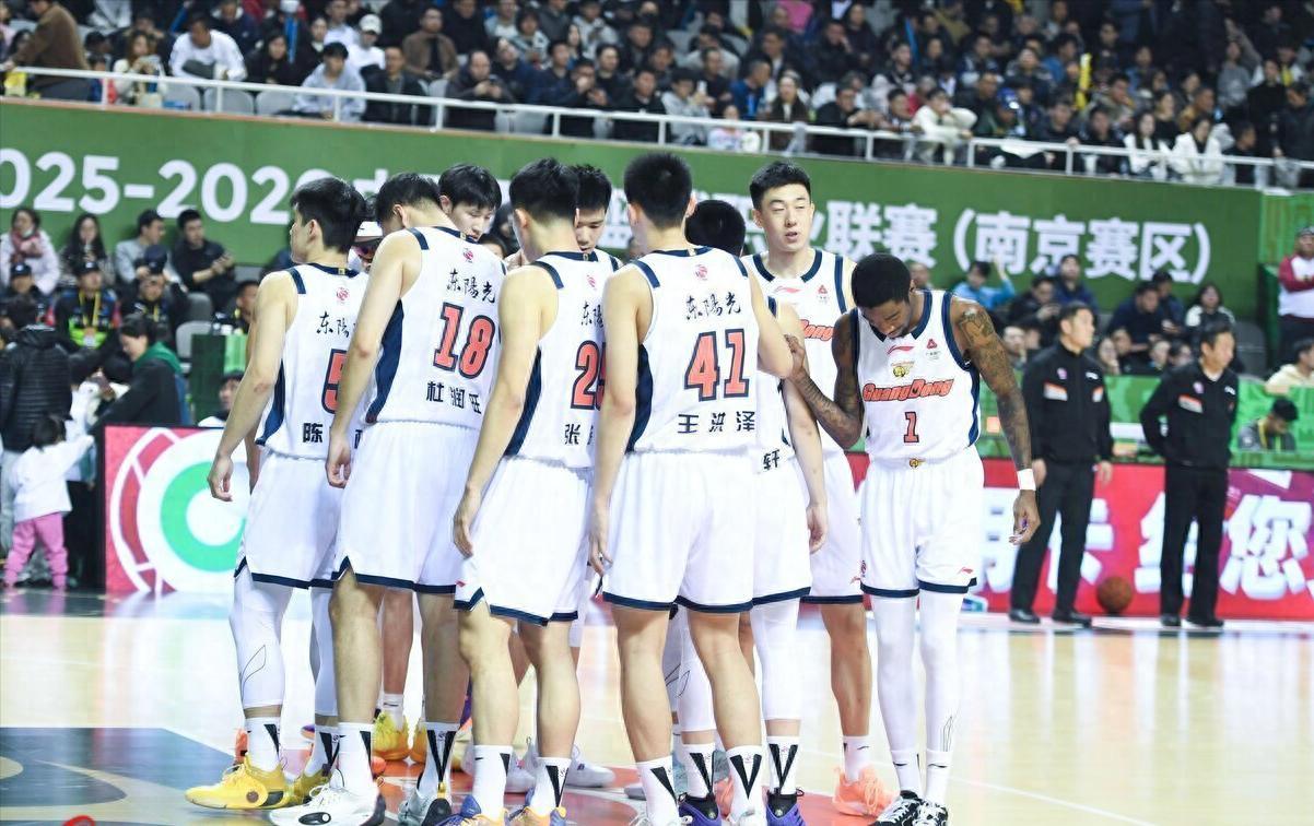 虎扑-不当水货！杜锋弟子拿下14+10，打南京队开窍了，胡明轩回击质疑