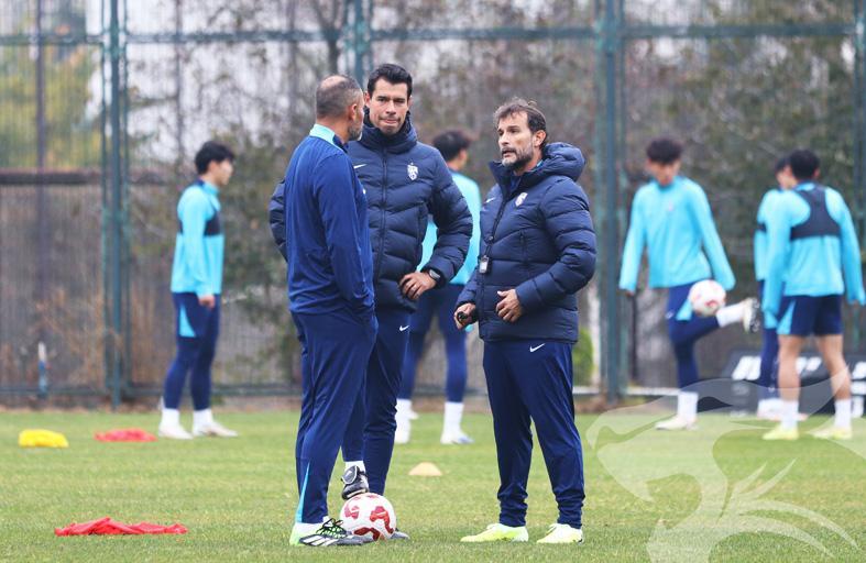 一手资讯-三镇主帅打造三叉戟！两大神锋共480万欧，小将破门 2-2平海港B队