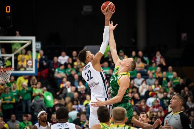 球员交易-国家队首秀轻松砍下20+9 文班亚马直言受科比激励