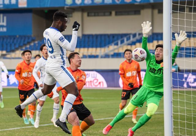 【中超】奥斯卡张祥硕破门 沧州雄狮2比0胜十人武汉